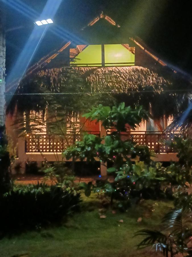 Weeroona Huts Homestay Pacifico San Isidro  Eksteriør billede